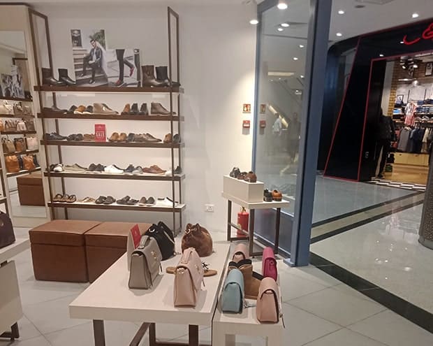 shoe-showroom-display-4-avrretail.jpg