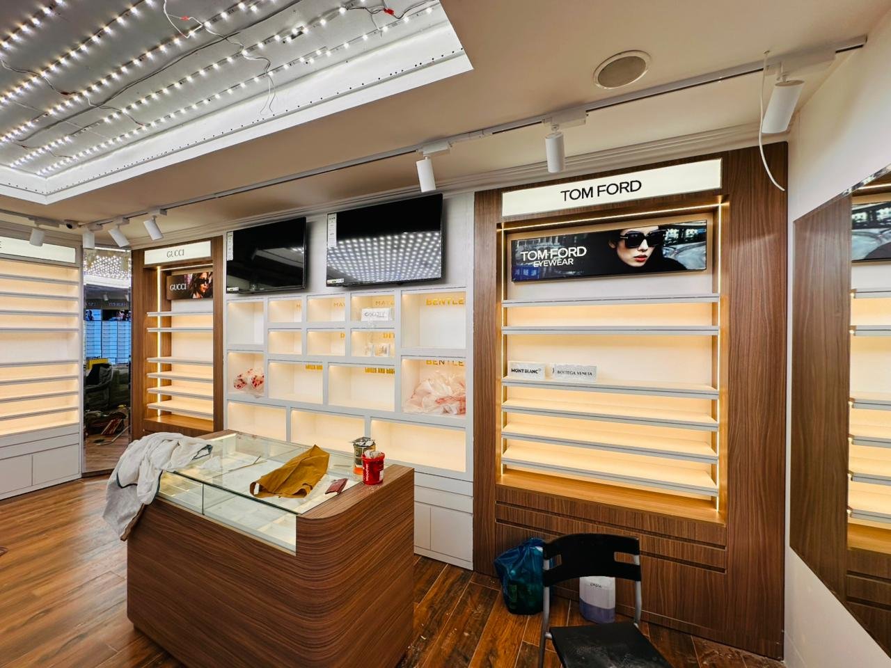 Optorium eyewear & optical retail — photo 2